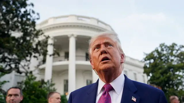epa12172638 US President Donald Trump during the Congressional picnic on the South Lawn of the White House in Washington, DC, USA, 12 June 2025. Senate Republicans seeking to put their mark on the House-passed tax-and-immigration package, are considering raising the state and local tax deduction cap to $30,000, lower than the House’s $40,000 plan. EPA/ALEXANDER DRAGO / POOL