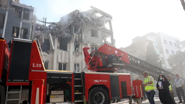 epa12172816 A fire truck is seen outside a building that was hit by Israeli air strikes in central Tehran, Iran, 13 June 2025. Israel confirms it has launched strikes on Iran's 'nuclear program' as blasts are heard across the country. The strikes are part of Operation Rising Lion, Israel's Prime Minister Benjamin Netanyahu said, adding Iran was a threat to "Israel's very survival". EPA/ABEDIN TAHERKENAREH