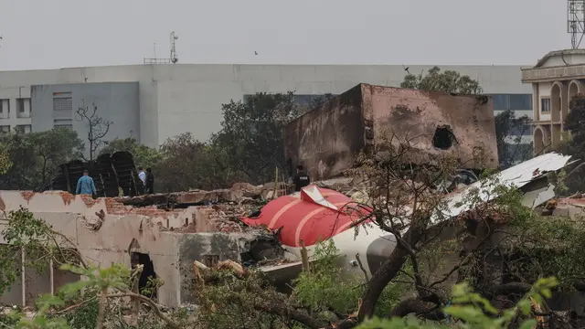 epa12172825 Officials inspect the site of an airplane crash near Sardar Vallabhbhai Patel International Airport in Ahmedabad, Gujarat, western India, 13 June 2025. Air India flight AI171, bound for London carrying 242 passengers and crew members on board a Boeing 787-8 aircraft, crashed minutes after take-off in the Meghaninagar area of Ahmedabad. EPA/RAJAT GUPTA
