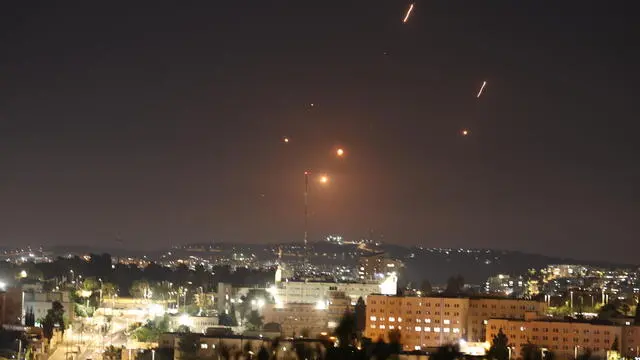 epa12173746 Missiles launched from Iran as seen over Jerusalem, 13 June 2025. Israel’s military has identified missiles being launched from Iran towards the territory of Israel in retaliation following overnight airstrikes on Iranian targets. EPA/ATEF SAFADI
