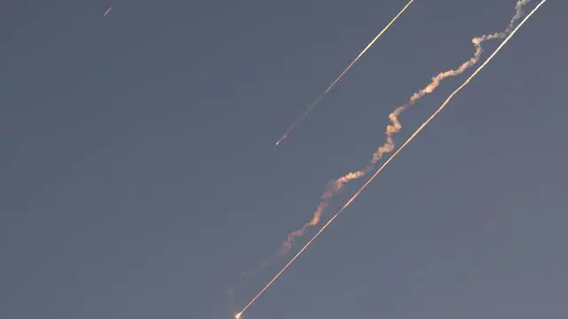 epa12174473 Ballistic missiles and smoke trails from ballistic missiles in the sky above Jerusalem, Israel, 14 June 2025. An Israeli Defense Forces (IDF) spokesperson said Iran launched a wave of ballistic missiles toward Israel, and according to emergency service Magen David Adom (MDA), 41 people were injured, including two in critical condition. EPA/ABIR SULTAN