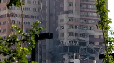 Un edificio colpito dagli attacchi aerei israeliani a nord di Teheran - Ansa © www.giornaledibrescia.it