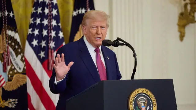 epa12171968 US President Donald Trump speaks before signing resolutions that block California's rule phasing out gas-powered cars and ending the sale of new ones by 2035, in the East Room of the White House in Washington, DC, USA, 12 June 2025. EPA/ALLISON DINNER