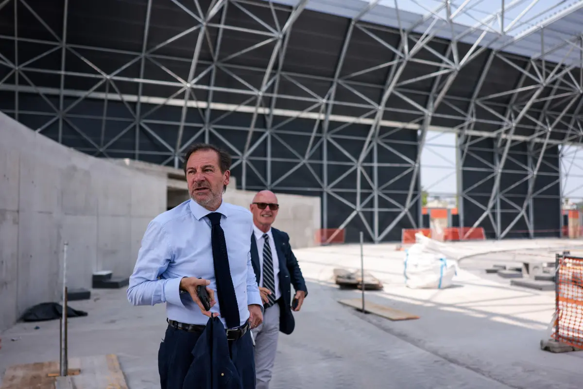 Atletica, la visita di Mei nel cantiere dell'impianto indoor