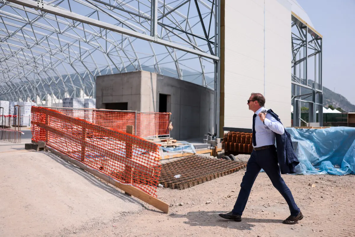 Atletica, la visita di Mei nel cantiere dell'impianto indoor
