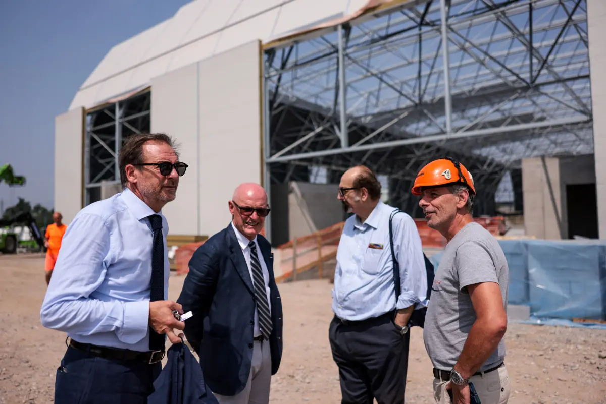 Atletica, la visita di Mei nel cantiere dell'impianto indoor