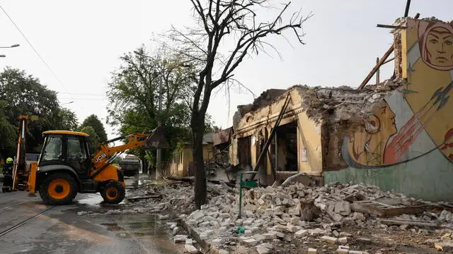 epa12170952 Rescuers work at the site of a drone strike in Kharkiv, northeastern Ukraine, 12 June 2025, amid the Russian invasion. At least 14 people were injured, including four children, after Russian forces launched an overnight attack with drones on Kharkiv and its suburbs, according to the State Emergency Service (SES) of Ukraine. EPA/SERGEY KOZLOV