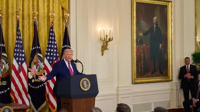 epa12171962 US President Donald Trump speaks before signing resolutions that block California's rule phasing out gas-powered cars and ending the sale of new ones by 2035, in the East Room of the White House in Washington, DC, USA, 12 June 2025. EPA/ALLISON DINNER