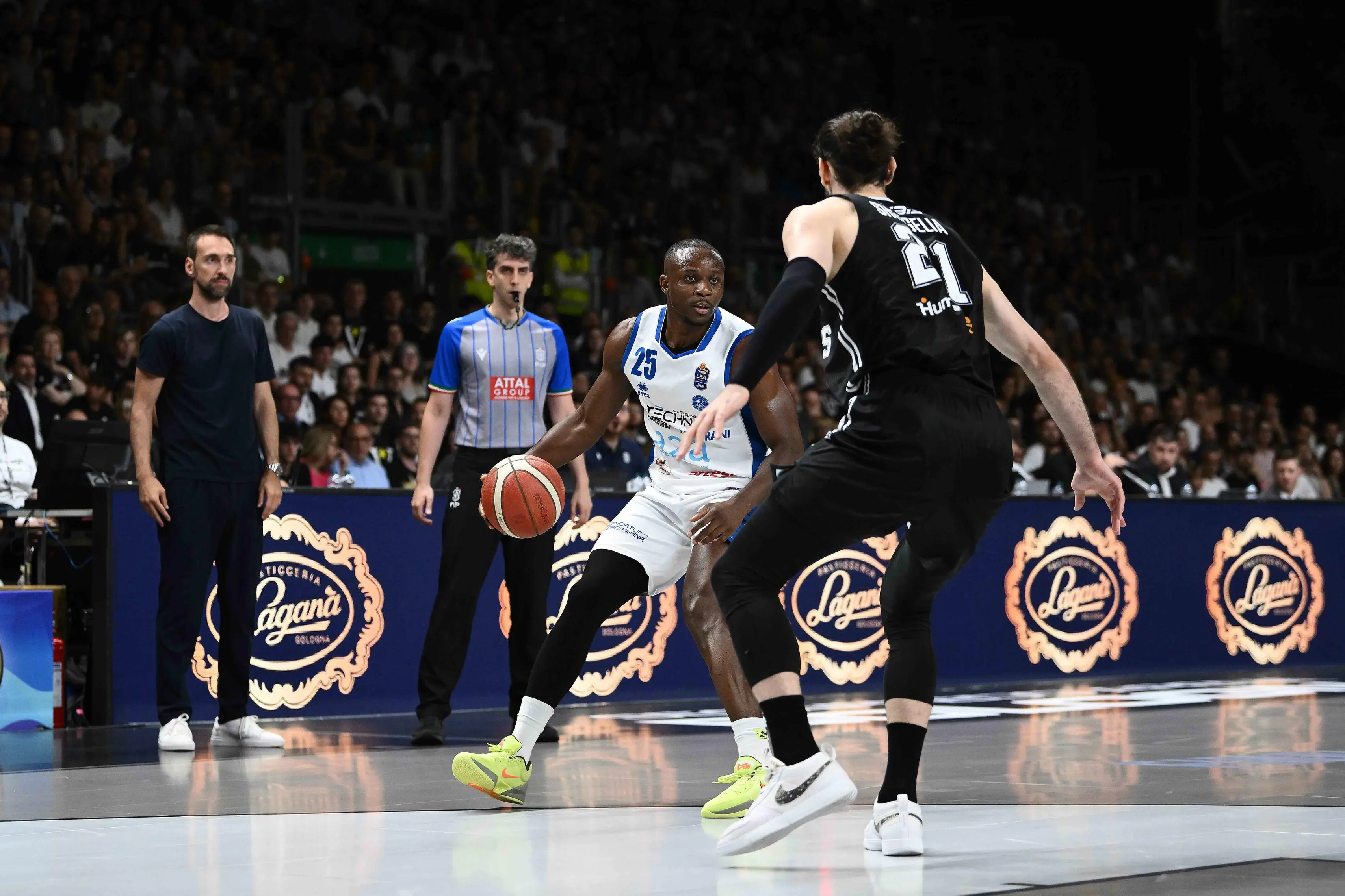 David Reginald Cournooh
Segafredo Virtus Bologna - Germani Brescia
LBA Legabasket Serie A Unipol 2024-2025
Playoff - Finale - Gara 2
Bologna, 14/06/2025
Foto: Massimo Ceretti/ Ciamillo-Castoria