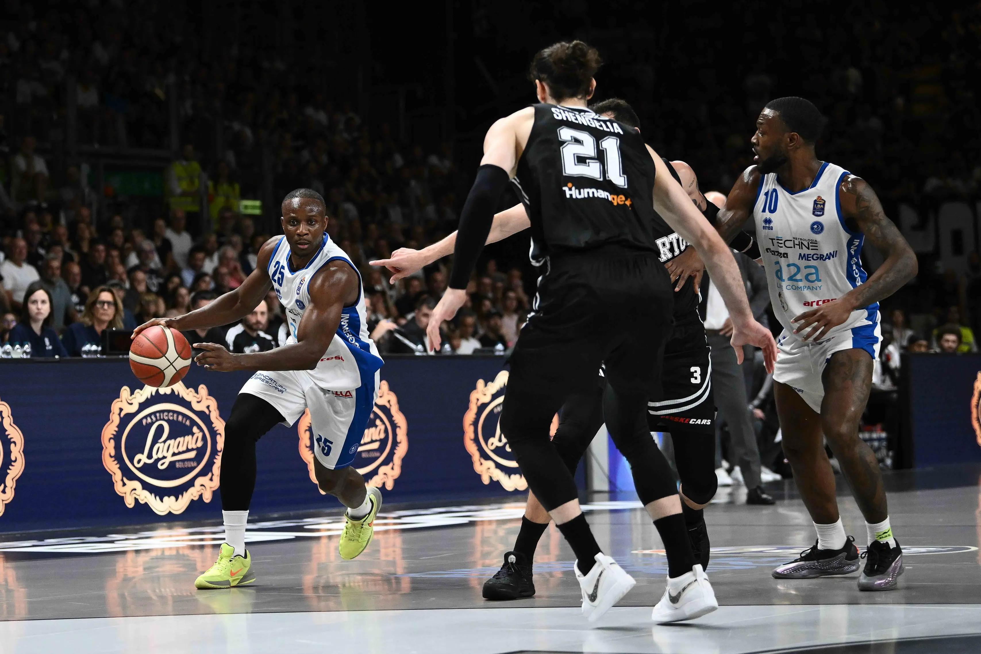 David Reginald Cournooh
Segafredo Virtus Bologna - Germani Brescia
LBA Legabasket Serie A Unipol 2024-2025
Playoff - Finale - Gara 2
Bologna, 14/06/2025
Foto: Massimo Ceretti/ Ciamillo-Castoria