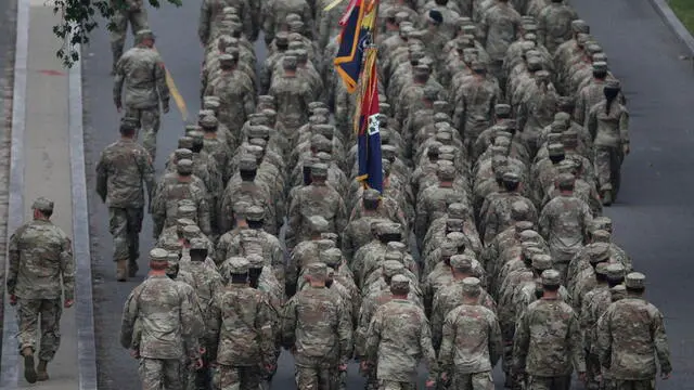 epa12175968 US military service members march during a military parade commemorating the 250th anniversary of the United States Army in Washington, DC, USA, 14 June 2025. The parade, which happens to coincide with US President Donald Trump’s 79th birthday, is expected to cost up to $45 million and feature 6,600 soldiers, 50 helicopters and 60-ton M1 Abrams battle tanks. EPA/ALLISON DINNER / POOL