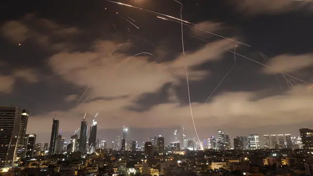 epa12176278 Israel's Iron Dome air defense system intercepts ballistic missiles fired from Iran over the city of Tel Aviv, Israel, 15 June 2025. Israel's military identified the missiles as being launched from Iran toward Israeli territory in retaliation for overnight airstrikes on Iranian targets. EPA/ATEF SAFADI
