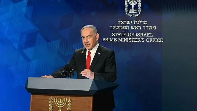 Il primo ministro Benyamin Netanyahu durante la conferenza stampa a Gerusalemme, 21 maggio 2025. ANSA/ UFFICIO STAMPA +++ ANSA PROVIDES ACCESS TO THIS HANDOUT PHOTO TO BE USED SOLELY TO ILLUSTRATE NEWS REPORTING OR COMMENTARY ON THE FACTS OR EVENTS DEPICTED IN THIS IMAGE; NO ARCHIVING; NO LICENSING +++ NPK +++