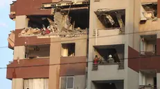 epa12172669 Fire fighters work inside a building after an Israeli attack north of Tehran, Iran, 13 June 2025. Israel confirms it has launched strikes on Iran's 'nuclear program' as blasts are heard across the country. The strikes are part of Operation Rising Lion, Israel's Prime Minister Benjamin Netanyahu said, adding Iran was a threat to "Israel's very survival". EPA/ABEDIN TAHERKENAREH HANDOUT EDITORIAL USE ONLY/NO SALES