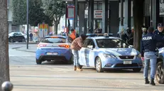 Volanti della Polizia in stazione - © www.giornaledibrescia.it