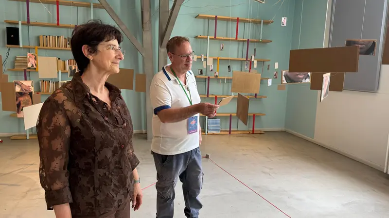 La procuratrice Tondina e padre Marcello alla mostra al Mo.Ca - © www.giornaledibrescia.it