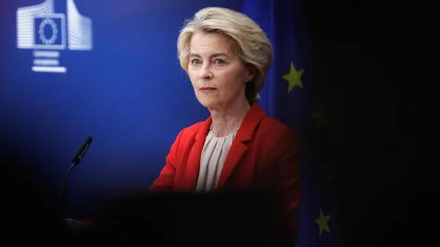 epa12168003 EU Commission President Ursula von der Leyen speaks during a press conference to brief the press on the 18th package of sanctions against Russia, in Brussels, Belgium, 10 June 2025. EPA/OLIVIER MATTHYS