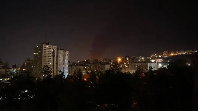 epa12176029 Smoke rises from an oil warehouse in Tehran, Iran, 15 June 2024. Israel continues its strikes on Iran's nuclear program and energy facilities. EPA/ABEDIN TAHERKENAREH