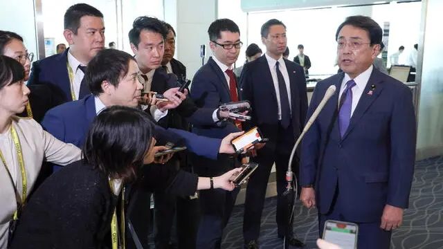 epa12064653 Ryosei Akazawa (R), Minister in charge of Economic Revitalization of Japan, speaks to reporters before his departure for the US at Haneda airport in Tokyo, Japan, 30 April 2025. Akazawa is in charge of negotiations in the Japan-US talks over the review of tariff measures by the Trump administration and is scheduled to attend a second round of negotiations on 01 May 2025. EPA/JIJI PRESS JAPAN OUT EDITORIAL USE ONLY