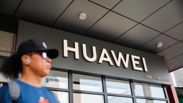 epa10854030 A man walks beside a Huawei store, in Beijing, China, China, 11 September 2023. Huawei unveiled the Mate 60 and Mate 60 Pro in late August, and launched two more smartphones on 08 September, powered by the new Kirin 9000s chip. It has raised concerns on the efficacy of American restrictions on advanced semiconductors and the extent to which Beijing was able to circumvent them. EPA/WU HAO