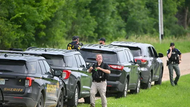 epa12178064 Authorities search for 57-year-old Vance Luther Boelter, the suspect in the fatal shooting of Minnesota State Representative Melissa Hortman and her husband, Mark, in their Brooklyn Park home on 14 June, in Green Isle, Minnesota, USA, 15 June 2025. A separate shooting attack was carried out on Democratic State Senator John Hoffman and his wife, Yvette, on the same day. EPA/CRAIG LASSIG