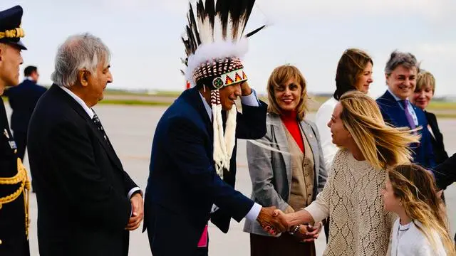 La presidente del Consiglio Giorgia Meloni è arrivata in Canada, per partecipare al G7, 15 giugno 2025. Il volo di Stato con la delegazione italiana è atterrato all'aeroporto di Calgary, da dove è previsto il trasferimento a Kananskis che ospiterà il summit dei leader, al Pomeroy Kananaskis Mountain Lodge. ANSA/UFFICIO STAMPA PALAZZO CHIGI/FILIPPO ATTILI +++ ANSA PROVIDES ACCESS TO THIS HANDOUT PHOTO TO BE USED SOLELY TO ILLUSTRATE NEWS REPORTING OR COMMENTARY ON THE FACTS OR EVENTS DEPICTED IN THIS IMAGE; NO ARCHIVING; NO LICENSING +++ NPK +++