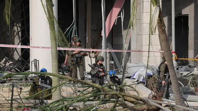 epa12178284 Israeli emergency service teams operate at the scene where Iranian ballistic missiles hit residential buildings in Petah Tikva, central Israel, 16 June 2025. Israel and Iran have been exchanging fire since Israel attacked on 13 June 2025 as part of Operation 'Rising Lion.' EPA/ABIR SULTAN