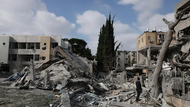 epa12178381 A Ultra-Orthodox Jewish man inspects the damage at a Jewish orthodox girls' school after Iranian ballistic missiles hit Bnei Brak, central Israel, 16 June 2025. Iran launched a barrage of ballistic missiles at Israel overnight in retaliation for Israeli airstrikes on Iranian targets. Magen David Adom (MDA), Israel's national emergency services, reported at least five killed and dozens injured, including some in critical condition. EPA/ABIR SULTAN