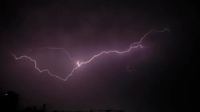 epa11557124 Lightning flashes in the sky during a thunderstorm in Sana'a, Yemen, 20 August 2024. Heavy storms and torrential rain hit Sana'a and most parts of Yemen. EPA/YAHYA ARHAB