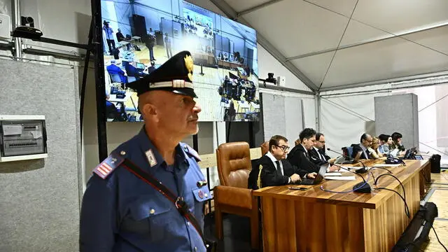(S-D) Il collegio giudicante del processo per il crollo di ponte Morandi, Ferdinando Baldini, il presidente Paolo Lepri, Fulvio Polidori, durante una nuova udienza del dibattimento al palazzo di Giustizia. Genova, 09 0ttobre 2023. ANSA/LUCA ZENNARO