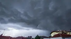 Maltempo: l'avvicinarsi di in temporale a Brandizzo. Torino 02 giugno 2025 ANSA/TINO ROMANO