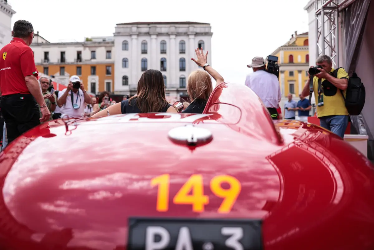 Mille Miglia 2025, la prima giornata di punzonature