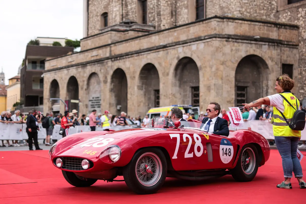Mille Miglia 2025, la prima giornata di punzonature