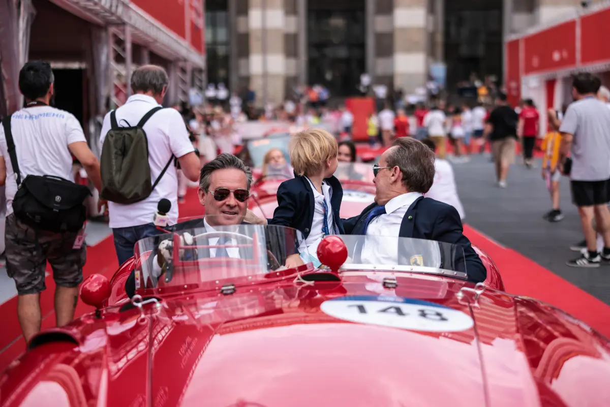 Mille Miglia 2025, la prima giornata di punzonature