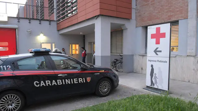 Carabinieri all’ospedale dove una ragazza si è suicidata dopo aver denunciato di aver subito violenza sessuale in un locale del pronto soccorso da parte di un altro paziente a Vizzolo Predabissi. 31 Maggio 2024. ANSA/ANDREA CANALI