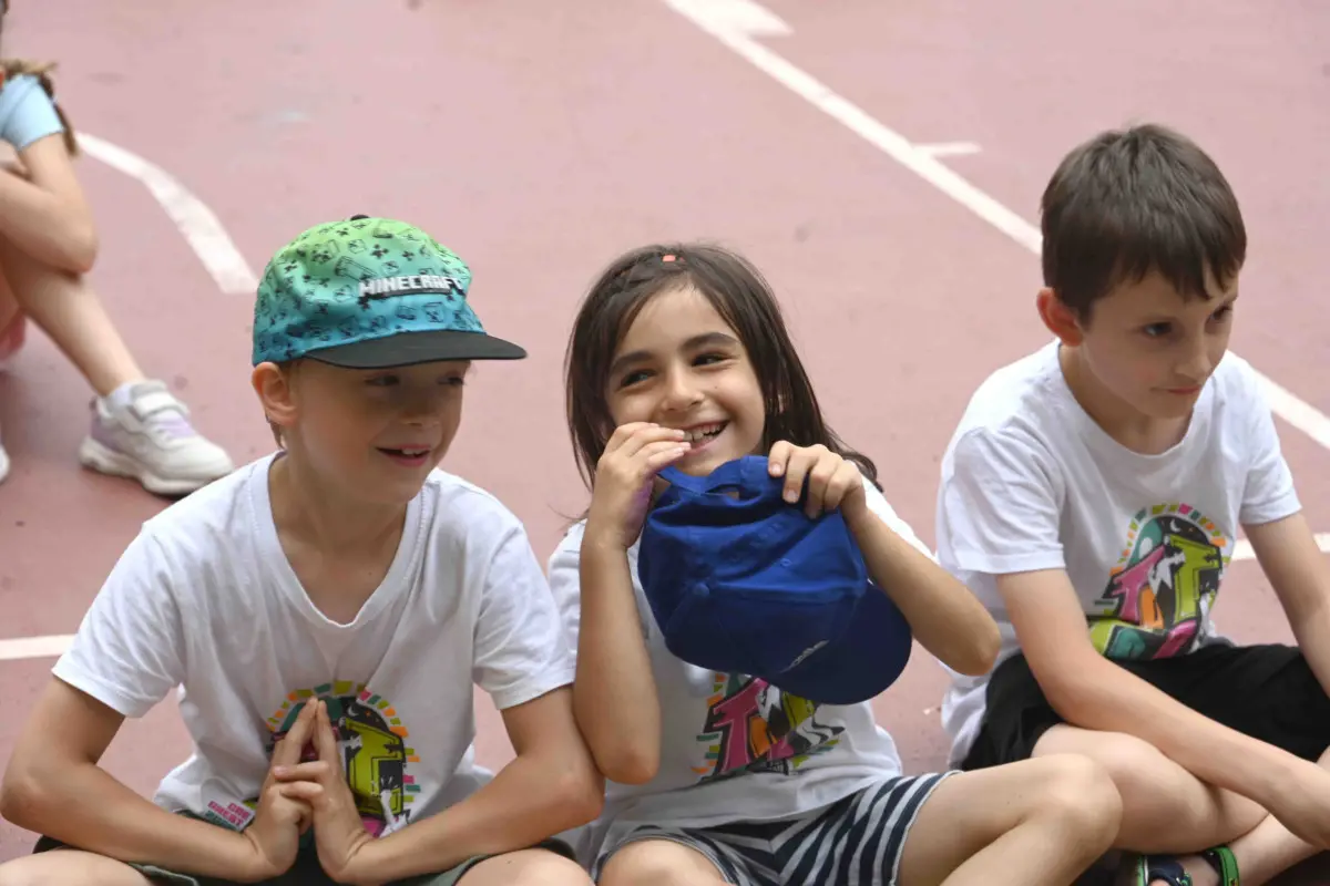 La visita del vescovo Tremolada al gest dell'oratorio Pavoni