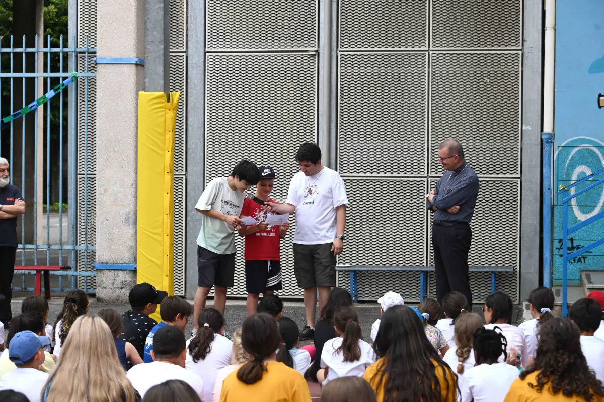 La visita del vescovo Tremolada al gest dell'oratorio Pavoni