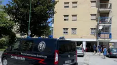 Carabinieri del Ris al lavoro sul caso della bambina di sei anni morta il 24 giugno scorso a Caivano (Napoli), trovata esanime sul selciato del parco Verde dove viveva, 23 luglio 2014. ANSA/PRIMA PAGINA