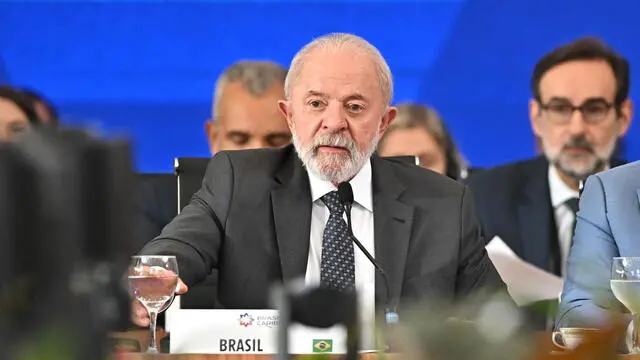 epa12173479 Brazilian President Luiz Inacio Lula da Silva (C) attends the Brazil-Caribbean Summit in Brasilia, Brazil, 13 June 2025. The summit will focus on food and nutritional security, climate change, energy transition, disaster risk management, and connectivity. EPA/ANDRE BORGES