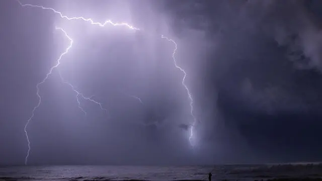24/09/2020, Ostia, Roma, una tempesta di fulmini ha regalato uno spettacolo pirotecnico sul Litorale Romano.