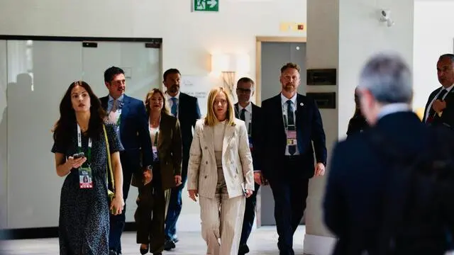 La presidente del Consiglio Giorgia Meloni durante gli incontri bilaterali a margine del G7 in Canada, con il cancelliere tedesco Friedrich Merz e con il primo ministro britannico Keir Starmer, 16 giugno 2025. ANSA/ FILIPPO ATTILI - UFFICIO STAMPA PALAZZO CHIGI ++HO - NO SALES EDITORIAL USE ONLY+ NPK+
