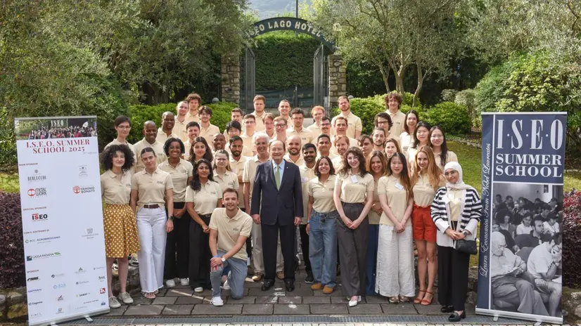 La foto di gruppo con il prof. Merton - foto Instagram