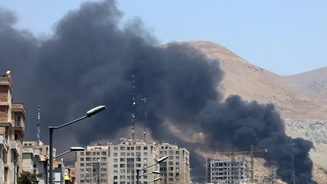 epa12178548 Smoke rises from an oil refinery, northwest of Tehran, Iran, 16 June 2025. Israel and Iran have been exchanging fire since Israel launched strikes across Iran on 13 June 2025 as part of Operation 'Rising Lion.' EPA/ABEDIN TAHERKENAREH