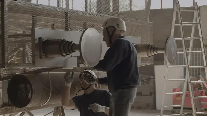 Giuseppe Turra e suo figlio al lavoro