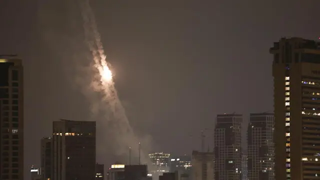 epa12178199 The Iron Dome, the Israeli air defense system, intercepts missiles fired from Iran, over Tel Aviv, Israel, 16 June 2025. Israel and Iran have been exchanging fire since Israel attacked on 13 June 2025 as part of Operation 'Rising Lion.' EPA/ATEF SAFADI