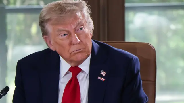 epa12179671 US President Donald Trump attends a working session during the Group of Seven (G7) Summit at the Pomeroy Kananaskis Mountain Lodge in Kananaskis, Alberta, Canada, 16 June 2025. EPA/LUDOVIC MARIN / POOL