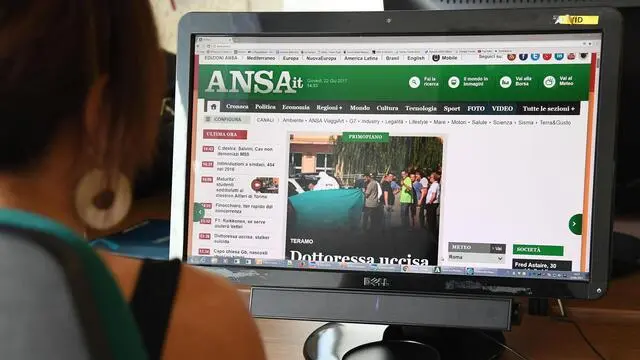 L'ANSA resta tra i top brands italiani preferiti dagli utenti che cercano notizie sul web e viene scelta in primo luogo per l'accuratezza e l'affidabilità delle notizie (46%), poi per la capacità di trattare temi complessi in modo semplice (23%), per la forza dei punti di vista (21%), per le notizie di alleggerimento (11%), Roma, 22 Giugno 2017. Davanti all'ANSA ci sono Repubblica.it, utilizzato dal 28%, TgCom24 (27%) e Sky Tg24 (26%). Quinto il sito del Corriere della Sera con il 20%. ANSA/ ALESSANDRO DI MEO