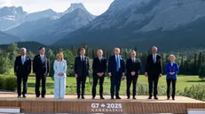 epa12180101 Members of the G7 take part in a family photo at the G7 Summit in Kananaskis, Alberta, Canada, 16 June 2025. EPA/SPENCER COLBY