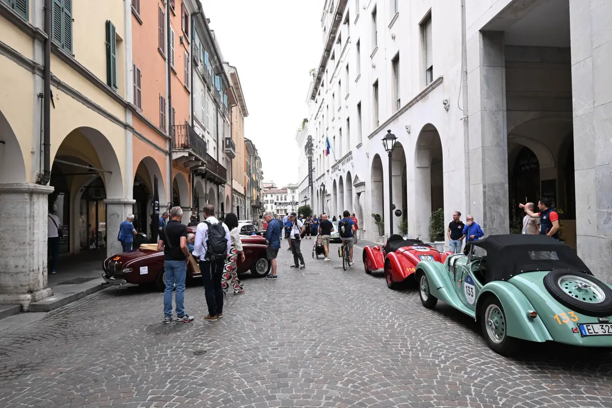 Mille Miglia 2025, i preparativi fervono in città