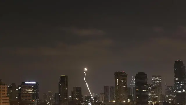 epa12180213 The Iron Dome, the Israeli air defense system, intercepts missiles fired from Iran, over Tel Aviv, Israel, 17 June 2025. Israel and Iran have been exchanging fire since Israel attacked Iran on 13 June 2025 as part of operation 'Rising Lion'. EPA/ATEF SAFADI